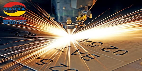 Tại sao nên cắt chữ kim loại bằng laser?